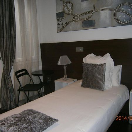 Thc Latina Hostel มาดริด ห้อง รูปภาพ