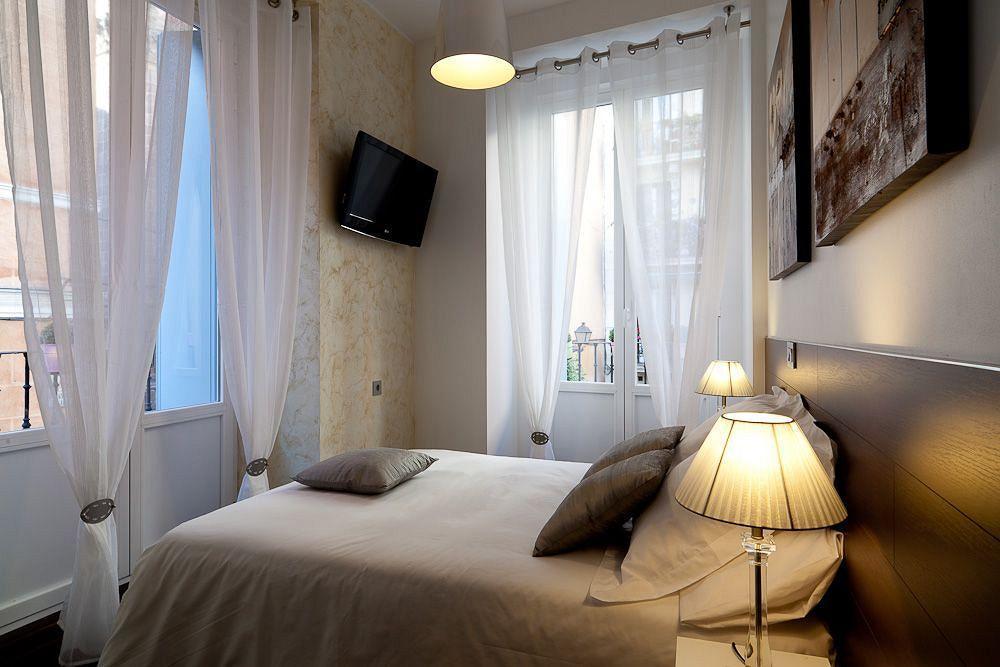 Thc Latina Hostel มาดริด ภายนอก รูปภาพ