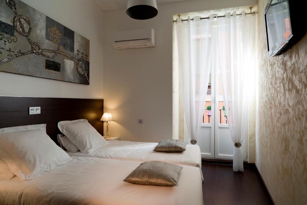 Thc Latina Hostel มาดริด ภายนอก รูปภาพ